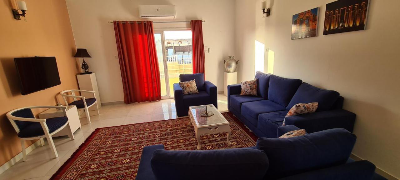 Senmut Luxory * Luxor