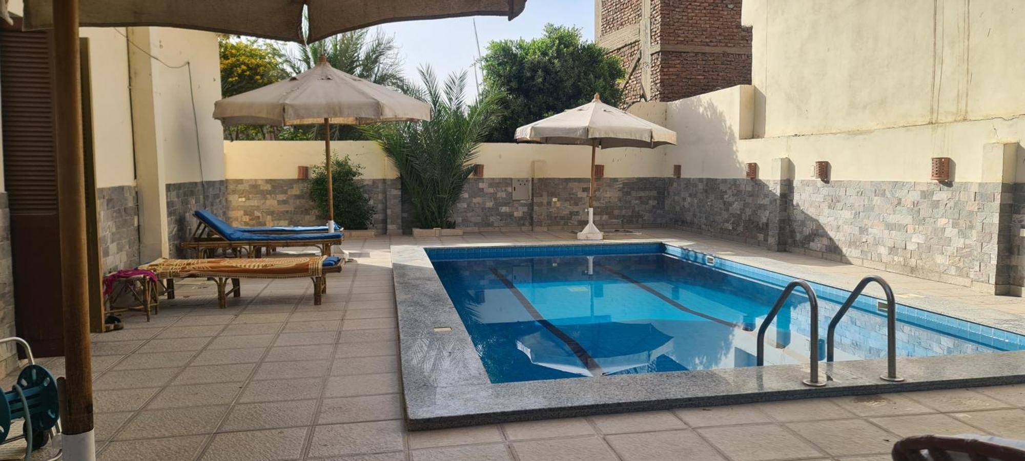 Senmut Luxory * Luxor